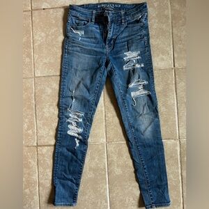 American Eagle Outfitters 
Hi-Rise legging 
Size 6
Ripped Jeans